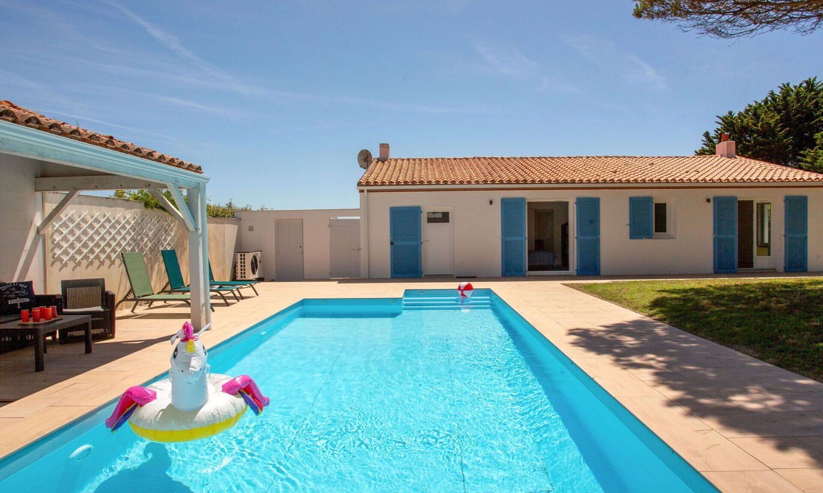 Prefailles House | Beautiful private villa for 6 people with WIFI, private pool, TV and terrace
