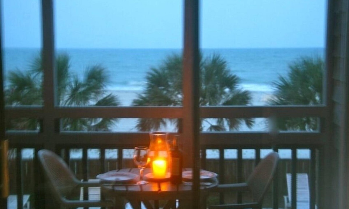 Myrtle Beach Condo | RECENTLY UPDATED. -Direct Oceanfront Shore Dr. Pelican's Landing 3BR/2.5BA Condo