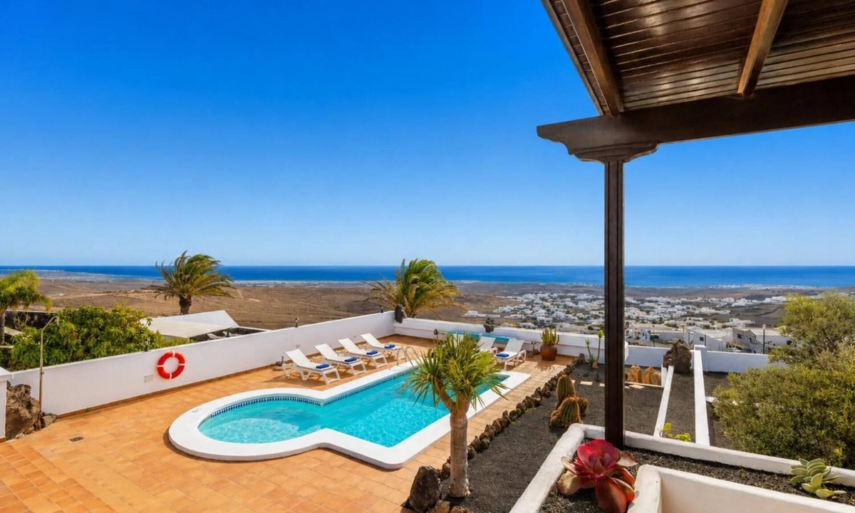 Tias Villa | Villa Valiente - Four Bedroom Villa, Sleeps 8