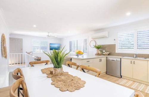 Corlette House | Hanks Corlette House, 49 Pantowora St - pet friendly, air con, boat parking, Wi-Fi
