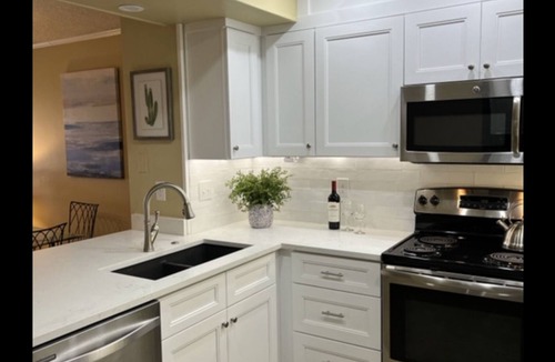 Myrtle Beach Condo | RECENTLY UPDATED. -Direct Oceanfront Shore Dr. Pelican's Landing 3BR/2.5BA Condo