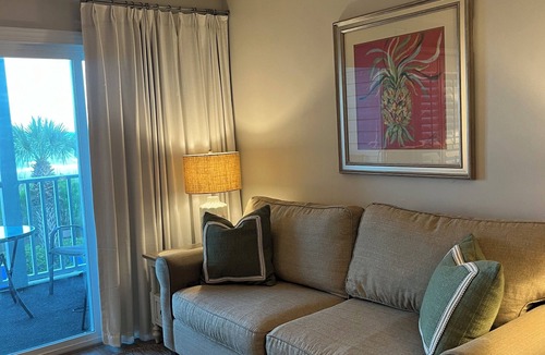 Myrtle Beach Condo | RECENTLY UPDATED. -Direct Oceanfront Shore Dr. Pelican's Landing 3BR/2.5BA Condo