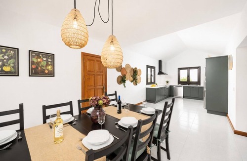 Tias Villa | Villa Valiente - Four Bedroom Villa, Sleeps 8